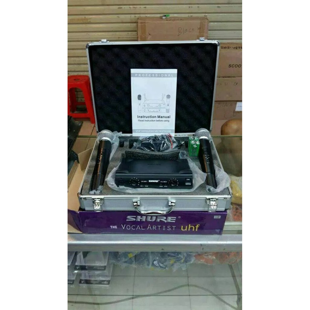 SHURE Mic wireless sepasang koper microphone wireles karaoke sound suara audio vocal vokal pro 1Bh Receiver 2Bh Mic Handle pegang 1bh Koper Frequency UHF jarak bisa pakai sampe 20-30 meter suara bagus, jernih dan empuk cocok buat karaoke, pidato, seminar,