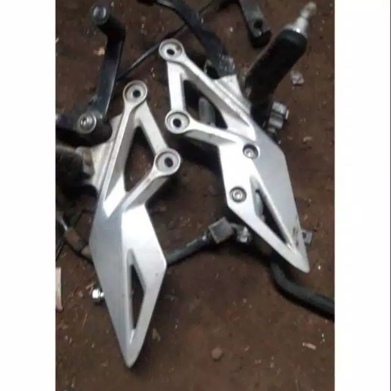 FOOTSTEP DEPAN STEP DEPAN CBR150R LED ORIGINAL