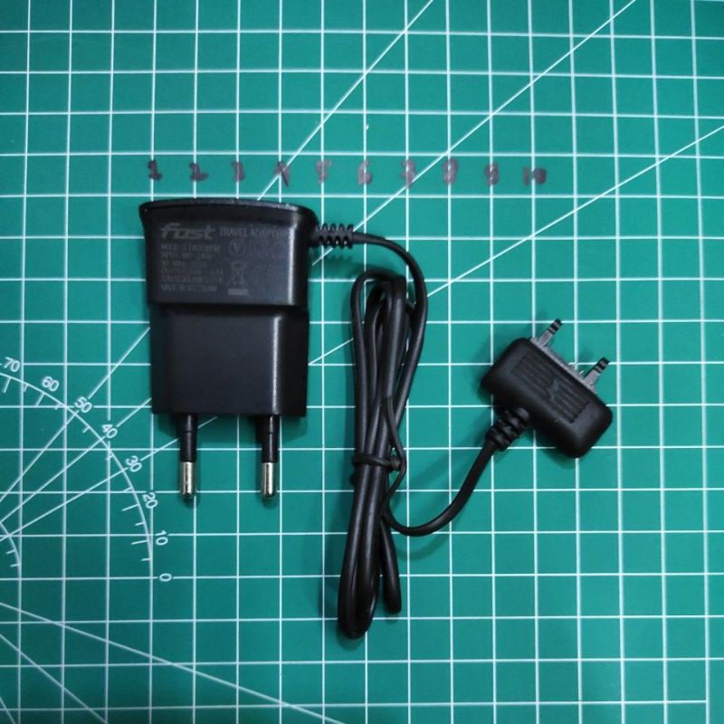 charger travel charger Sony K750i K750 K800i K800 K810i K810 W200 colokan besar seperti foto