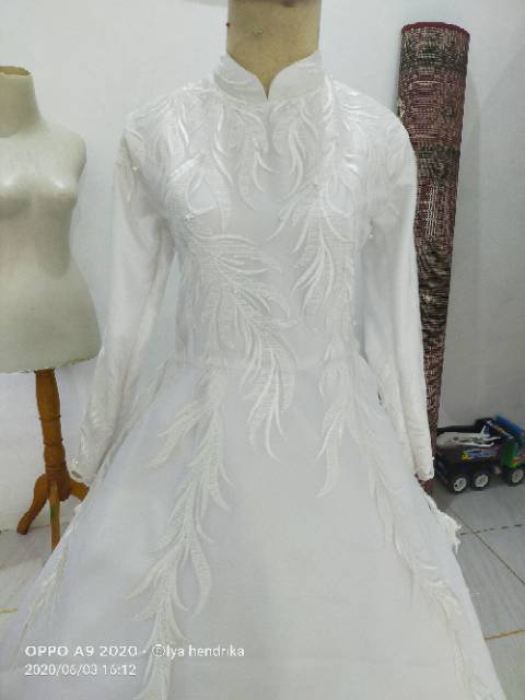 Gaun pengantin putih organza