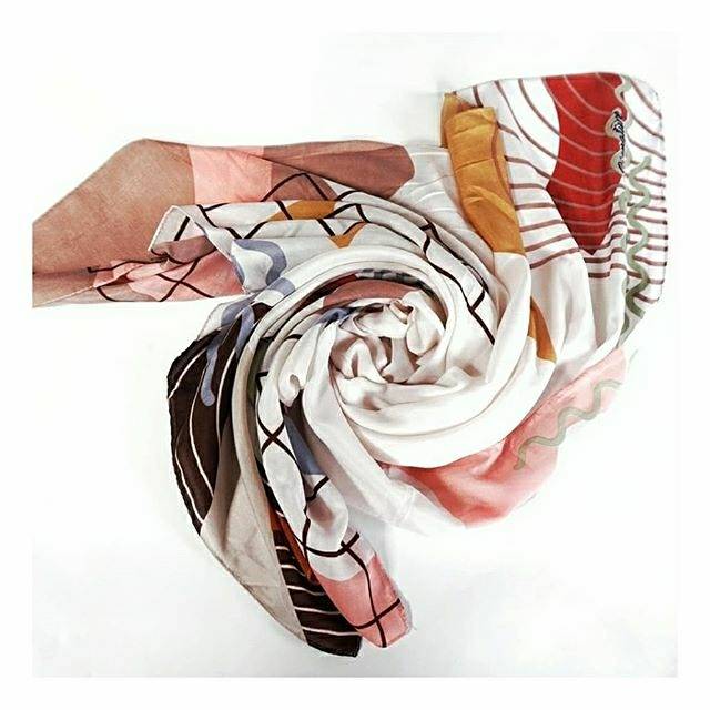 Jilbab segiempat Dafanya Flamingo motif geometri warna pastel