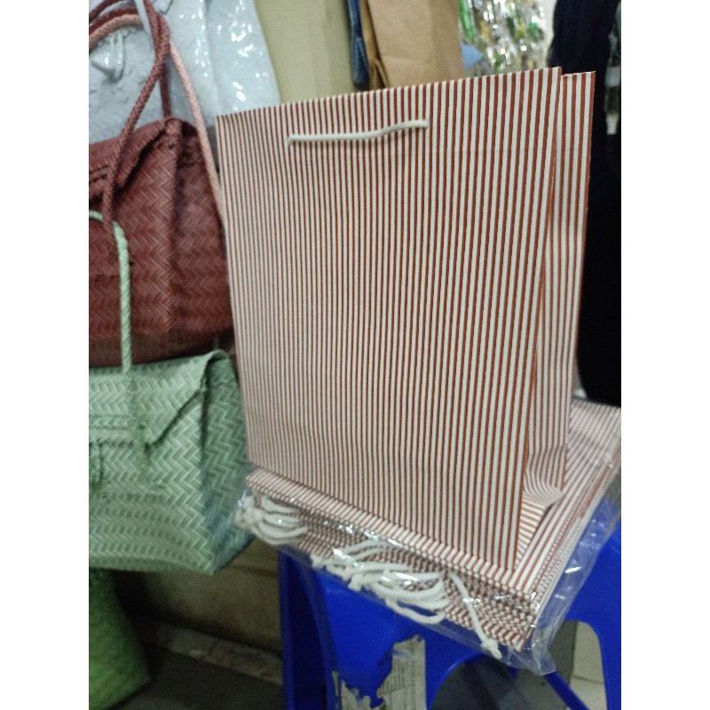 

paper bag polio garis coklat isi 12 pcs terlaris dan termurah bahan tebal