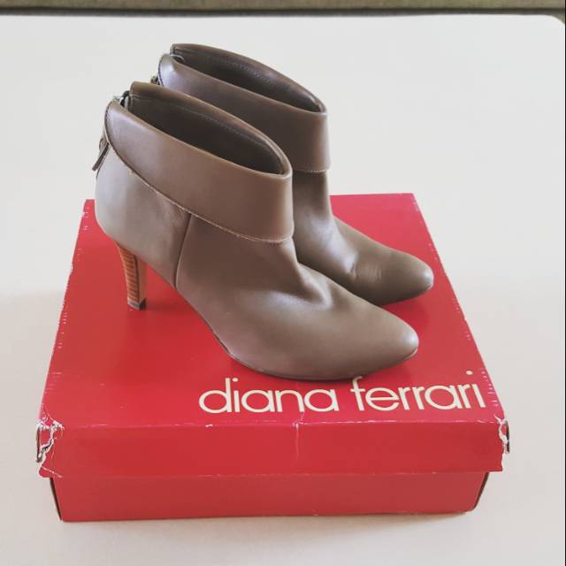 F0006 - Preloved Diana Ferrari Ankle Boots