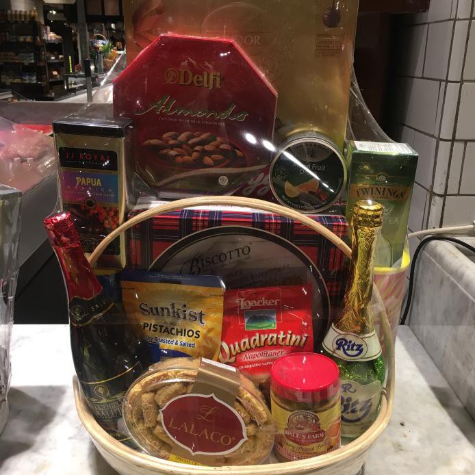 

Hampers Lebaran/ Paket Parcel Lebaran Middle+ Free Kartu Ucapan Lc