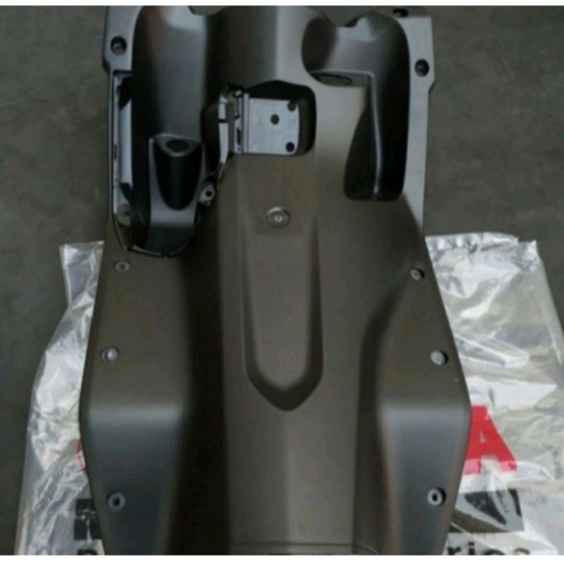 LEG SHIELD COVER KONTAK YAMAHA MIO GEAR 125 ORI B3W-F8312-00