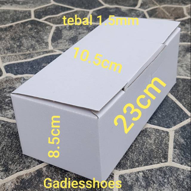 

KEMASAN KARTON DUS PUTIH POLOS KADO SEPATU