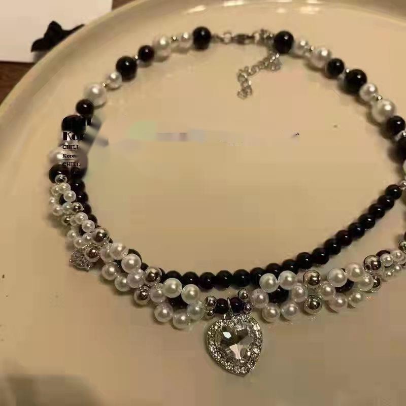 Kalung Multilayer Aksen Berlian Bentuk Hati