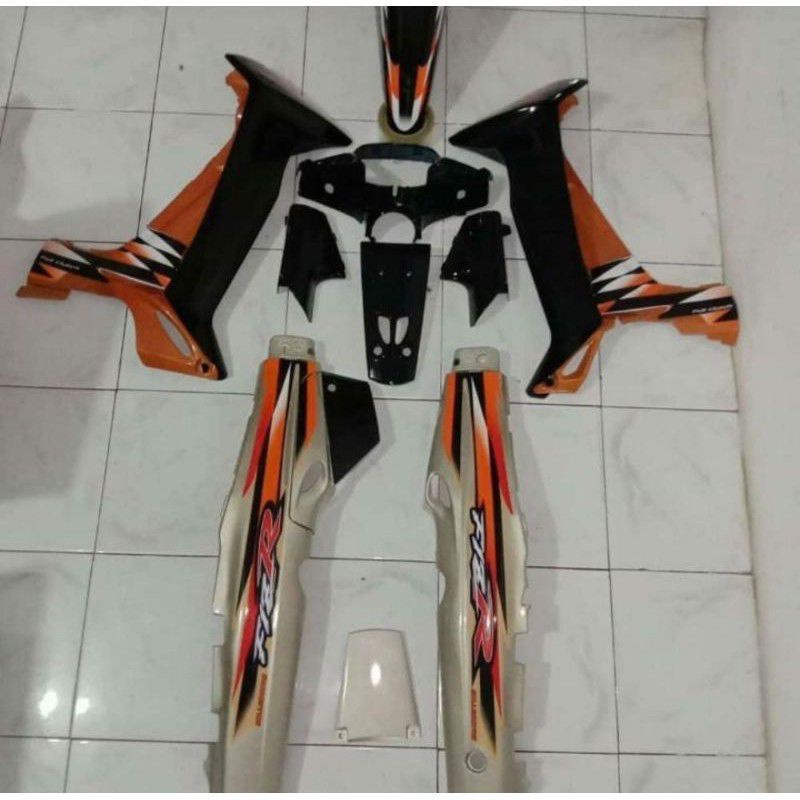 cover body full halus gold hitam oranye f1zr milenium