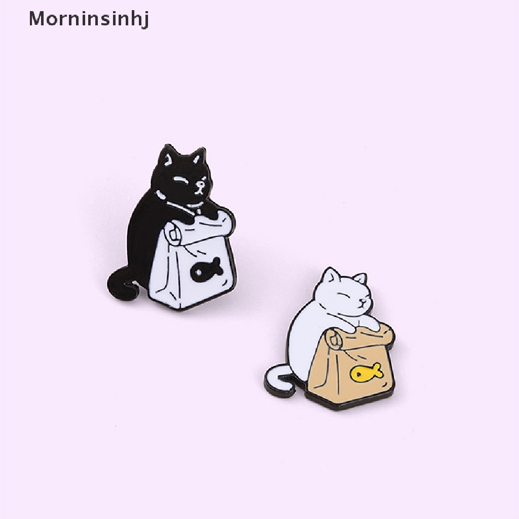 Mornin Pakan Sendiri Enamel Pin Lucu Hitam Putih Kucing Ikan Kering Tas Bros Kerah Badge id