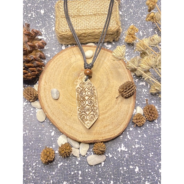 kalung tameng dayak ukiran