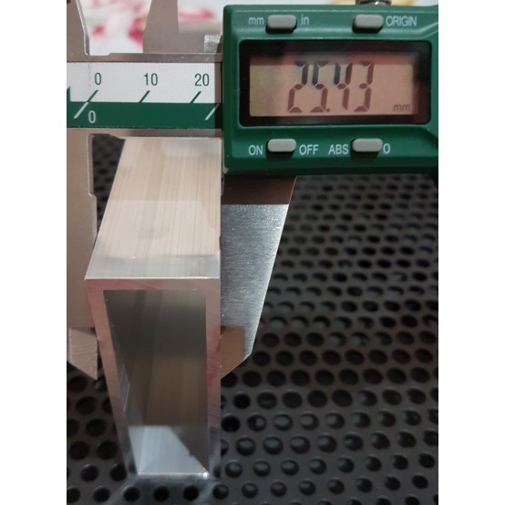 Alumunium hollow 1 inch x 3 inch, t. 1/8 inch, L 1 m