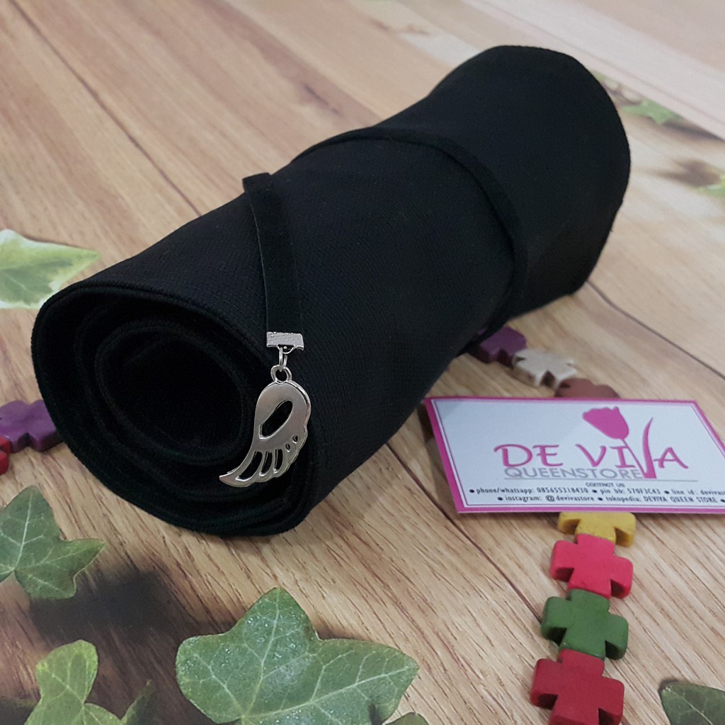 

Tempat Pensil Kanvas Black