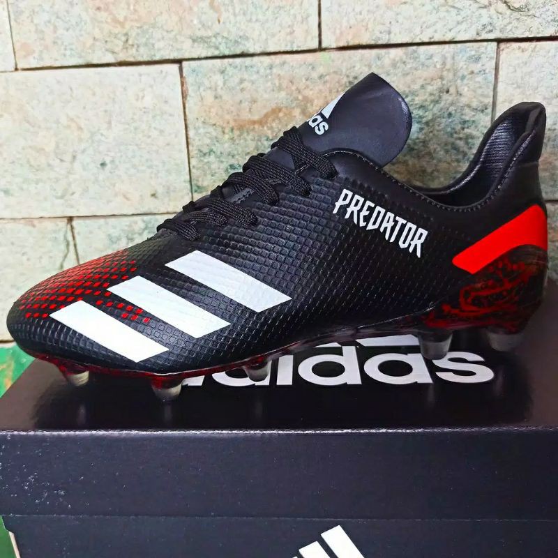 sepatu bola Adidas predator