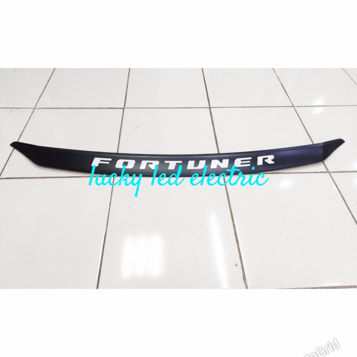 NEW lis kap mesin emboss/hood molding kap mesin fortuner 2016-2022 putih
