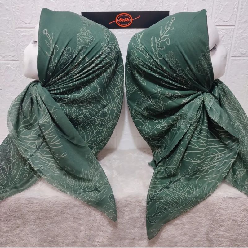 HIJAB SEGI EMPAT VOAL MOTIF BUNGA AKAR HIJAU BOTOL