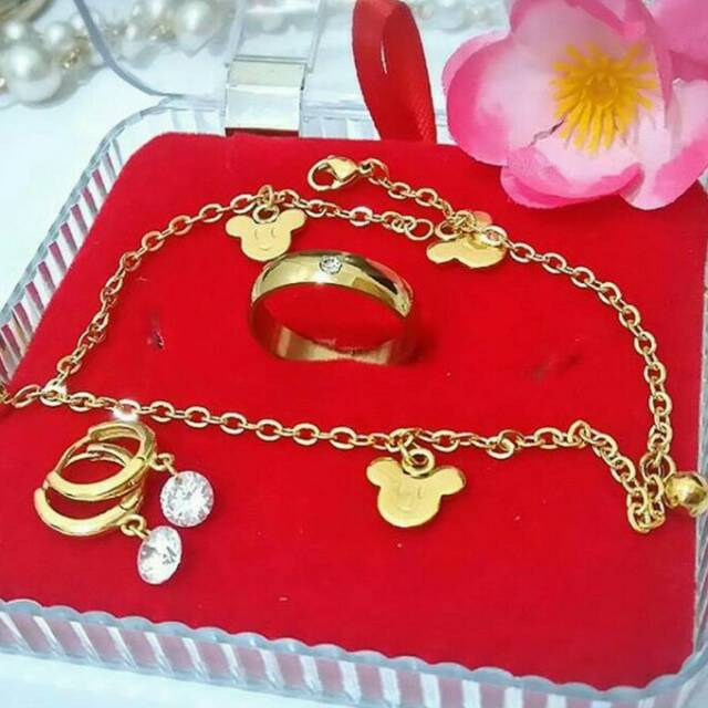 Set kalung cincin dan anting emas