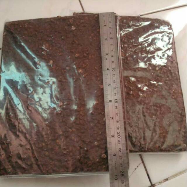 

COKLAT BLOK SILVERQUEEN BRONIS 1KG COKLAT PRODUKSI PT CERES