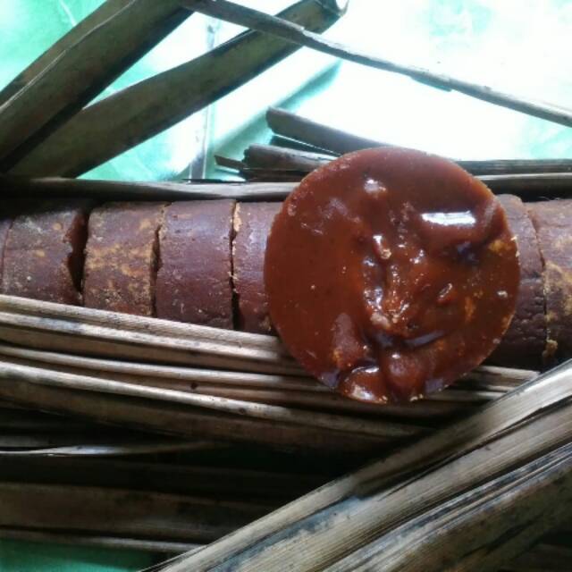 

Gula aren khas tasikmalaya,langsung dr petani aren dn pengolahan'y msh tradisional...