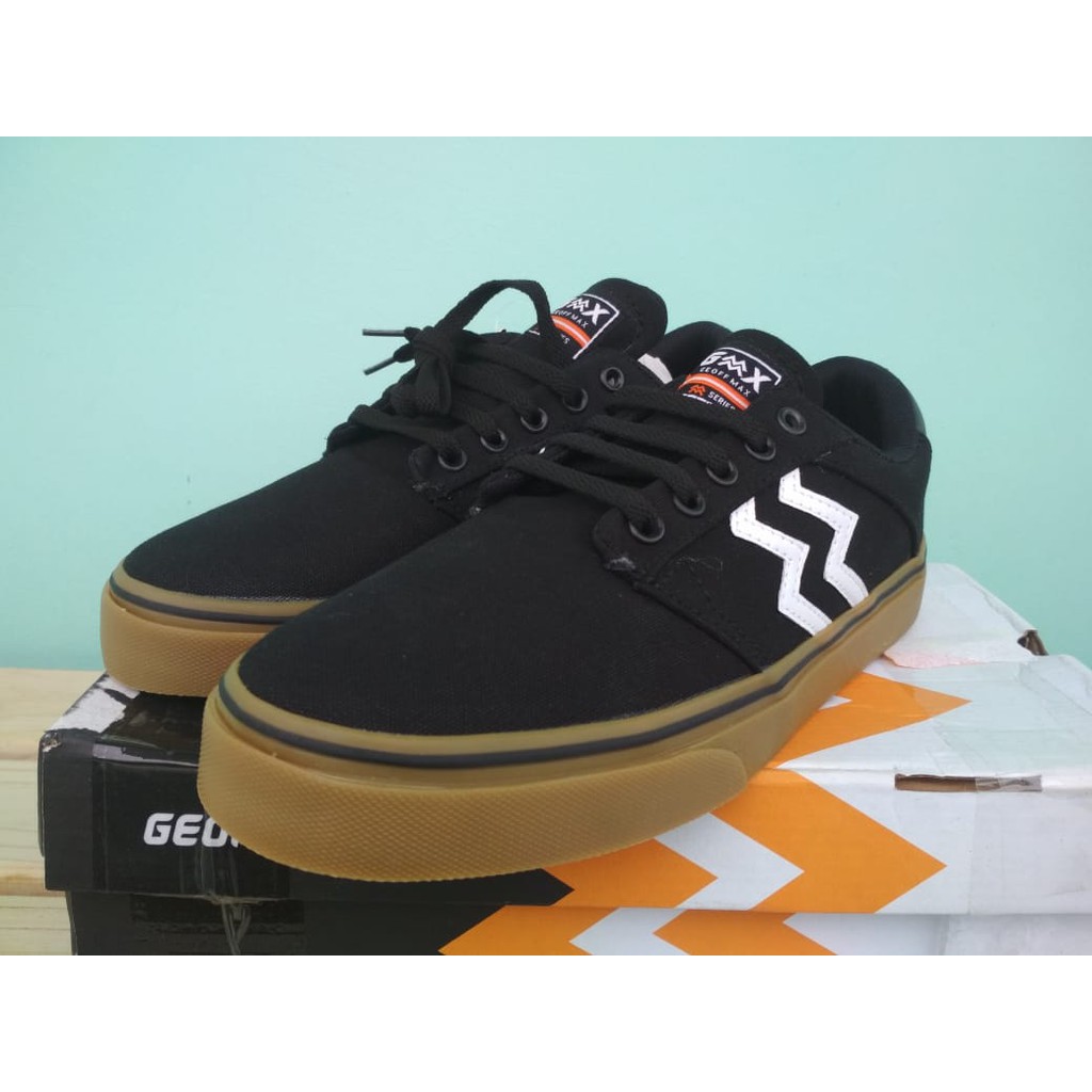 Geoff Max Gavin Black Gum STZ