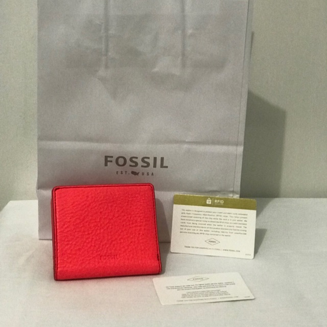 #E00255 Price ? DM :) •for seriuos buyers• “FOSSIL” EMMA MINI WALLET •NEW •Dompet kecil