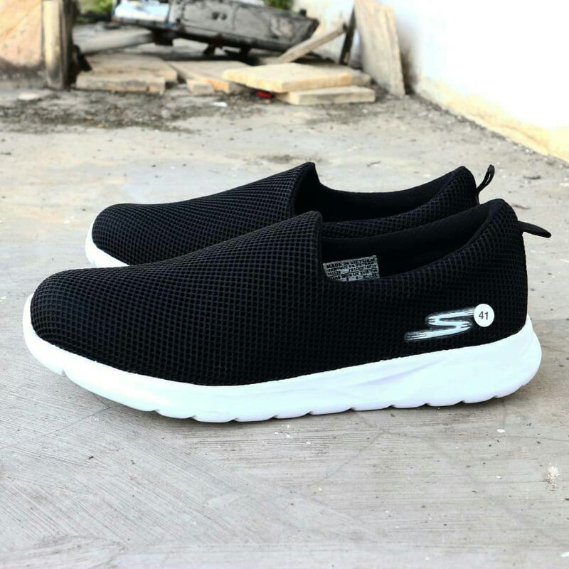 SEPATU SLIP ON KANVAS OLAHRAGA RUNNING LARI WARNA HITAM PUTIH BIRU DONGKER NAVY