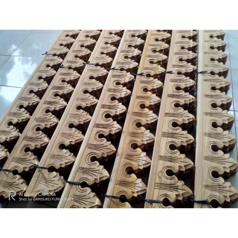 Lisplang atap rumah jati