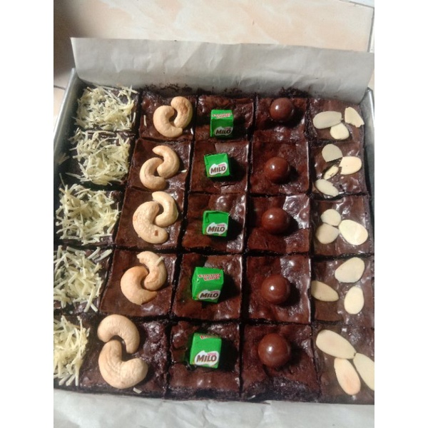 

BROWNIES-SKAT Dan RAINBOW ROLL CAKE