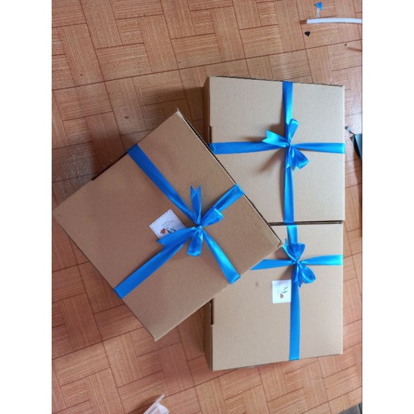 

Paket Box Kardus + Pita ukuran 25×25×5 cm