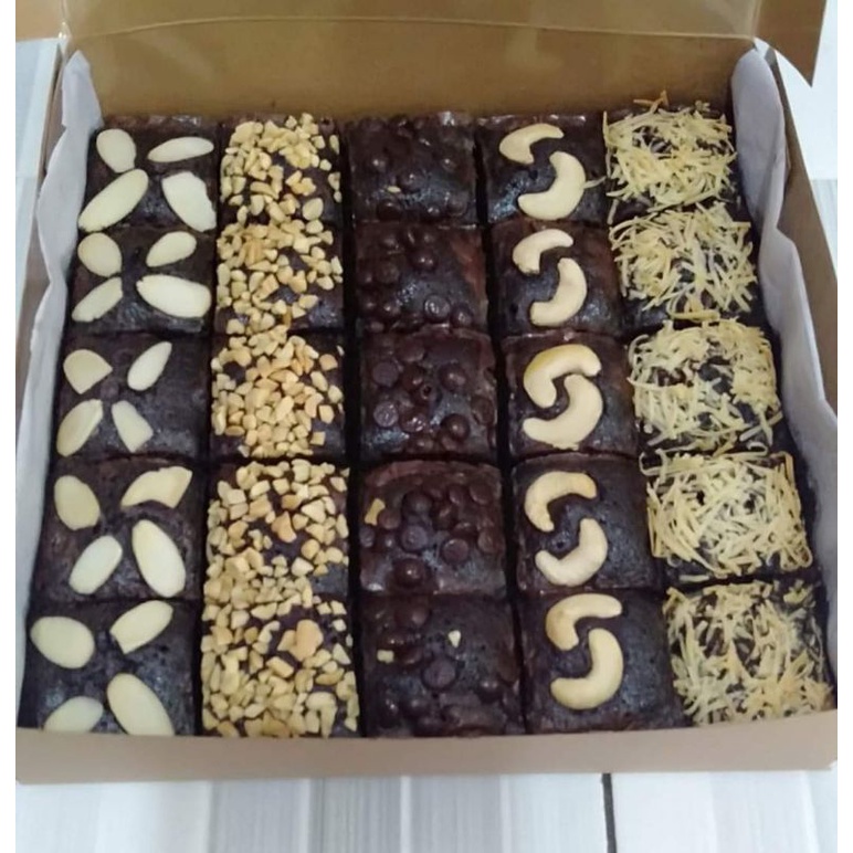 

Promo !! Brownies fudgy shiny panggang murah/brownies sekat.. brownies murah dan enak