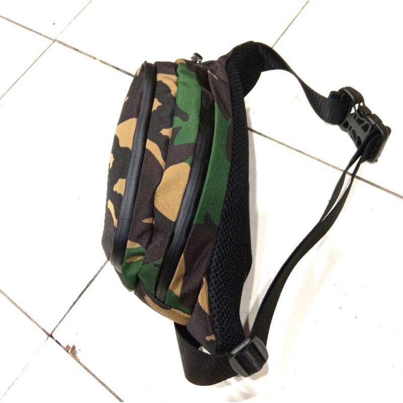 tas pinggang / tas sling bag corak army