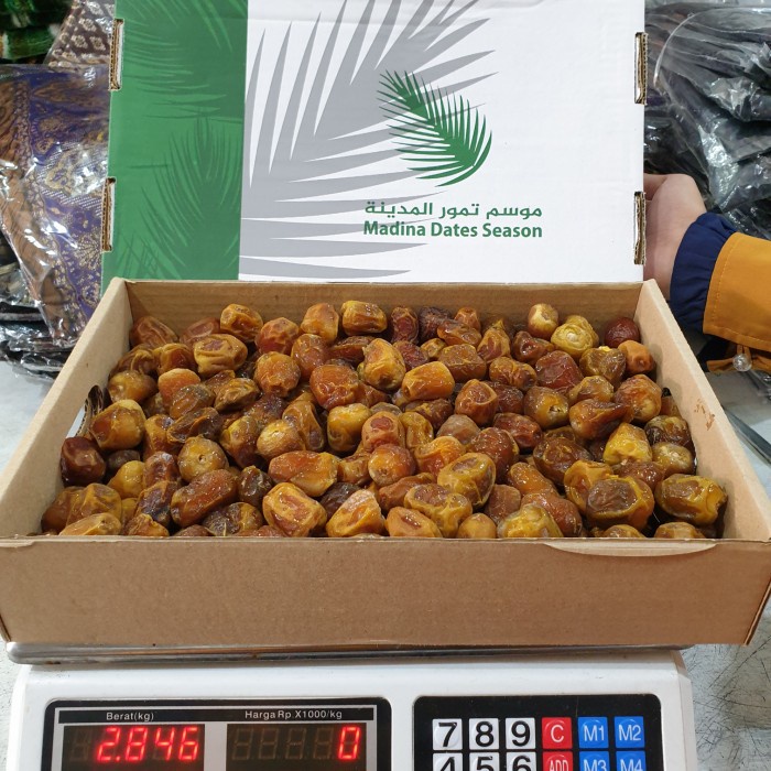 

KURMA SUKARI ALQOSIM 1 DUS KURANG DARI 3KG