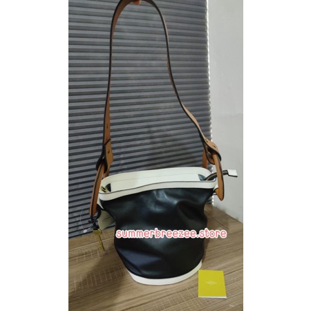Fossil Jessa Bucket NWT