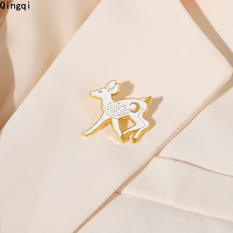 Bros Pin Enamel Bentuk Rusa Putih Bahan Alloy Untuk Pakaian