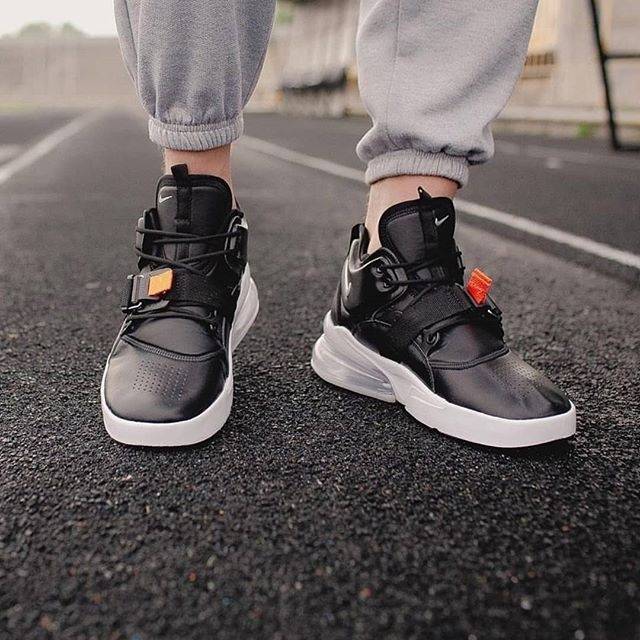 NIKE AIR FORCE 270 "BLACK/WHITE"