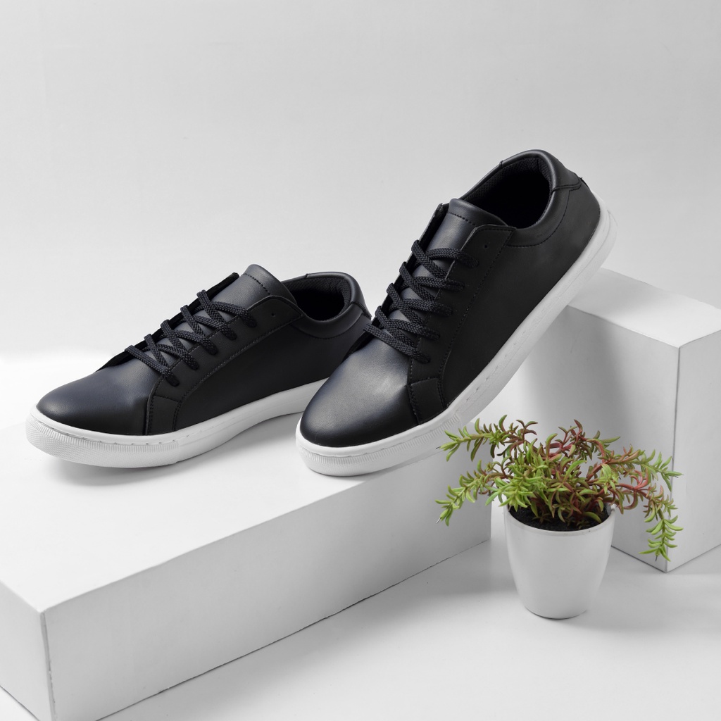 Sepatu Sneakers Pria Wanita Casual Kulit Putih Kasual Simpel Cowok Cewek Ori - Victor Black White