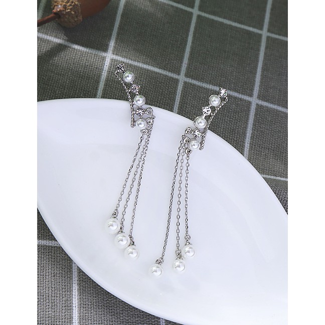 LRC Anting Tusuk Fashion Stud Earrings Fringed Artificial pearl Earrings D44957