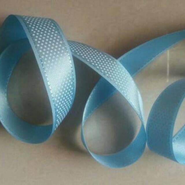 

Pita satin 5/8" biru polka putih