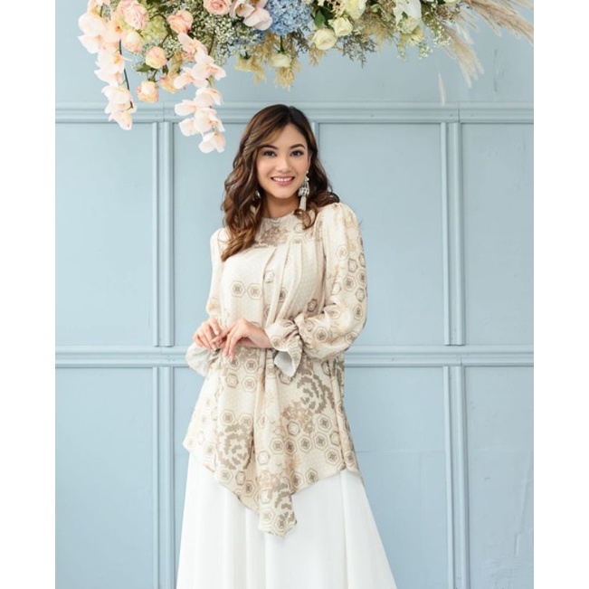 Zalina Blouse Pearl by Wearing Klamby