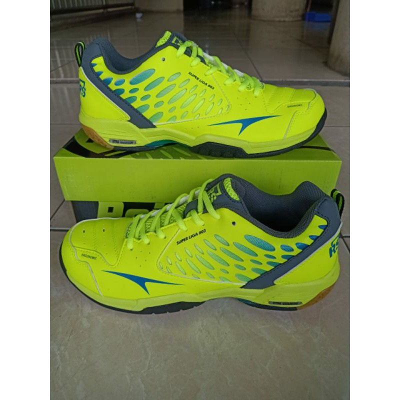 Sepatu badminton RS