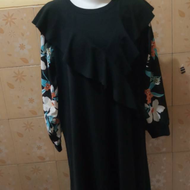Gamis betina hitam