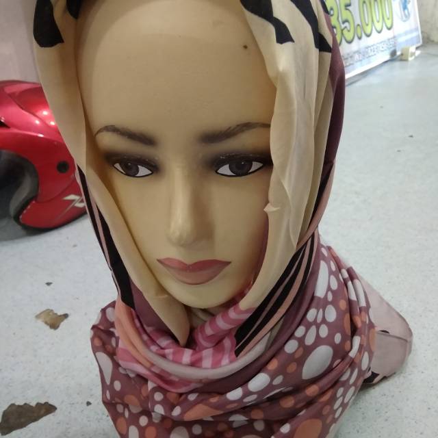 Jilbab Segiempat umama voal bisa pilih warna tp tdk bs pilih motif