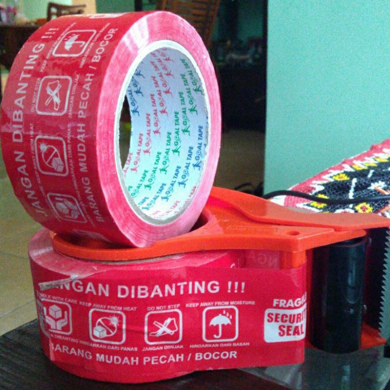 

Lakban Fragile Jangan Dibanting Isolasi Selotip Perekat Pengaman Paket 2 inch 90 yard Random Merek