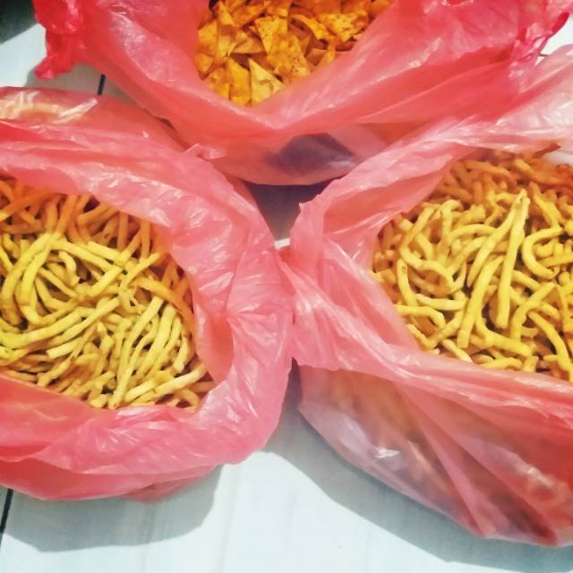 

Sistik bawang renyah.....sob..bisa kiloan dan kemasan..kirim2 khusus daerah subang ajah sob....trims