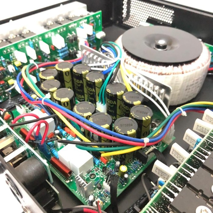 promoo terbatas Power AMPLIFIER PEAVEY CS7000