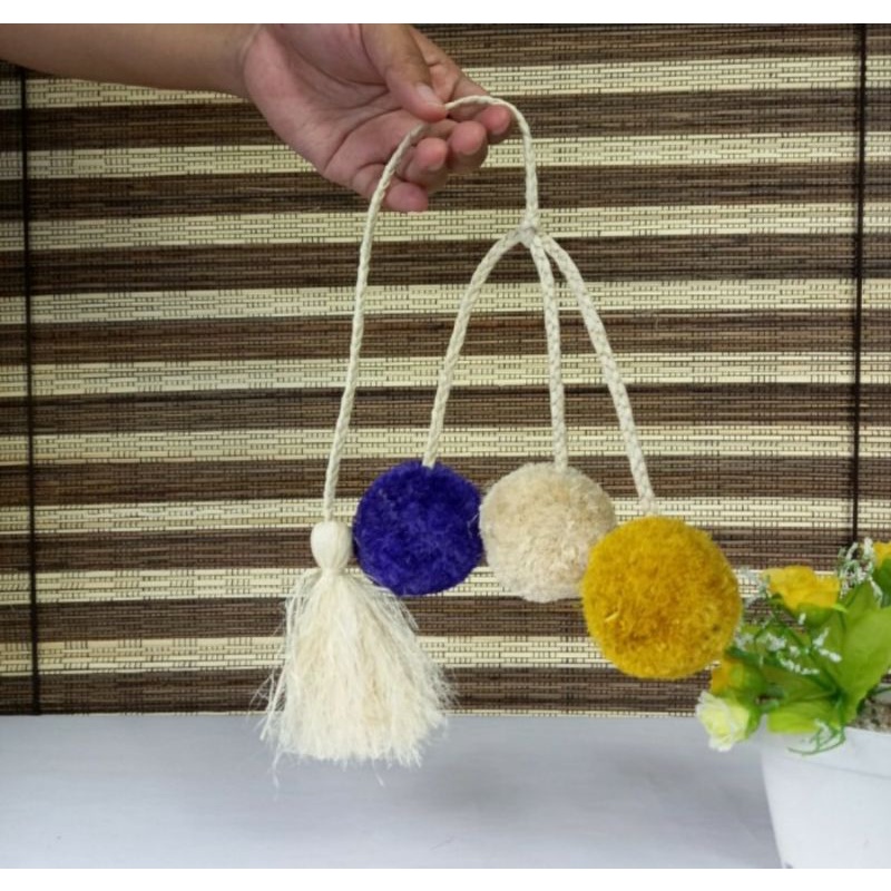 Pom pom Gantungan Hiasan Tas Jali Bahan Agel / Pompom