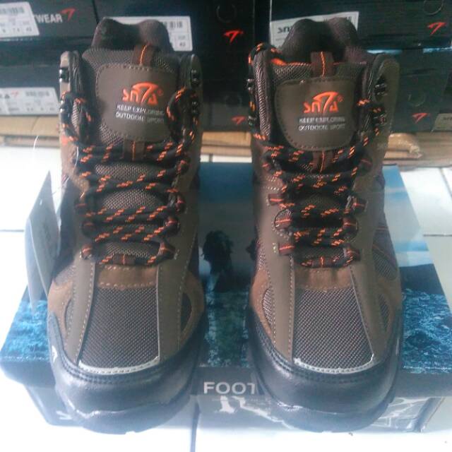 Sepatu Outdoor, Sepatu gunung, Sepatu tracking Snta 481 brown/orange