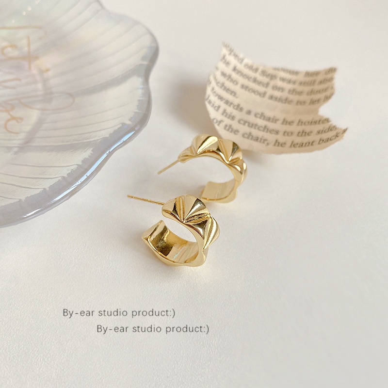 Anting Bentuk C Bahan Metal Gaya Retro Eropa Amerika Untuk Wanita