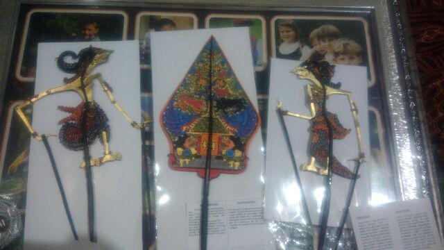 Miniatur Wayang Kulit Mini Super Halus 20 Cm Arjuna Srikandi Gunungan