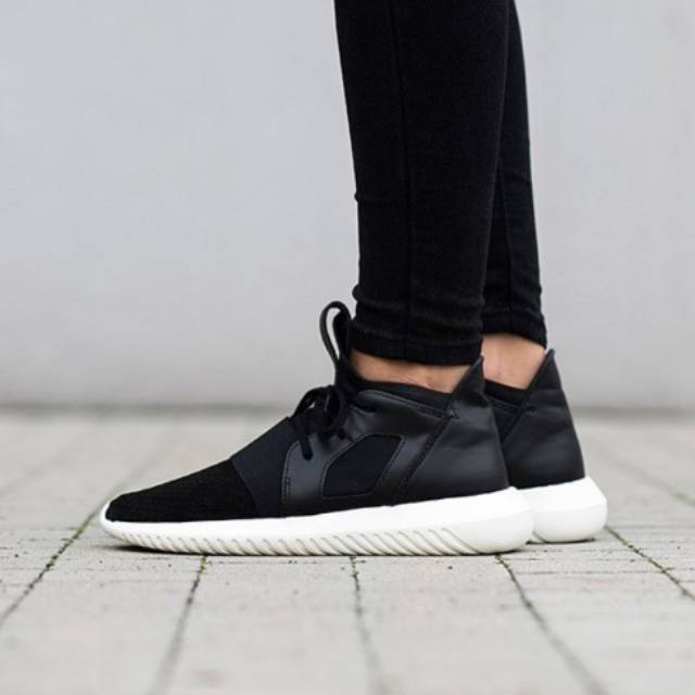 ADIDAS TUBULAR DEFIANT BLACK//WHITE