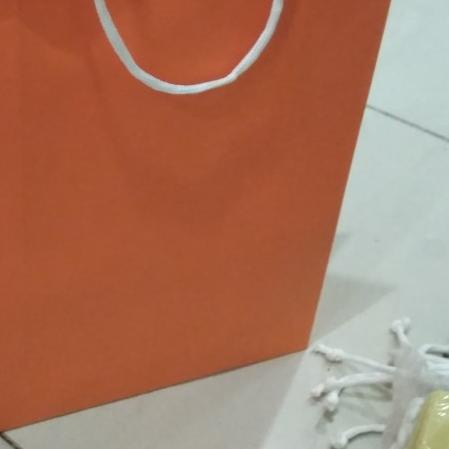 

➩ paper bag buku warna hitam ◊